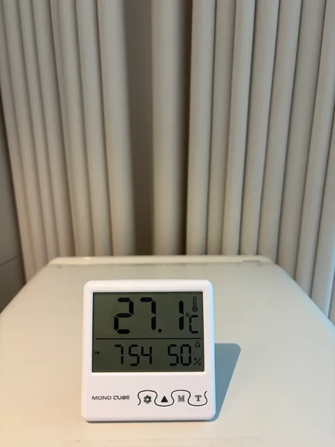 Recorded hygrometer: 27.1 °C and 50% RH